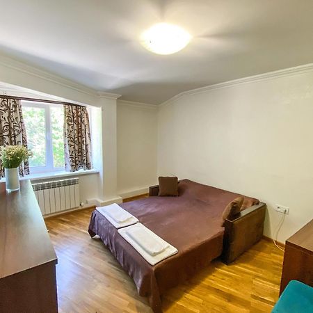 Shpinat Hotell Odessa Exteriör bild